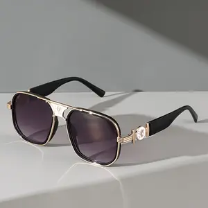 Fashionable oversized retro gradient color metal double bridge glasses with snake head decoration, suitable for both men and women Classic Sunglasses