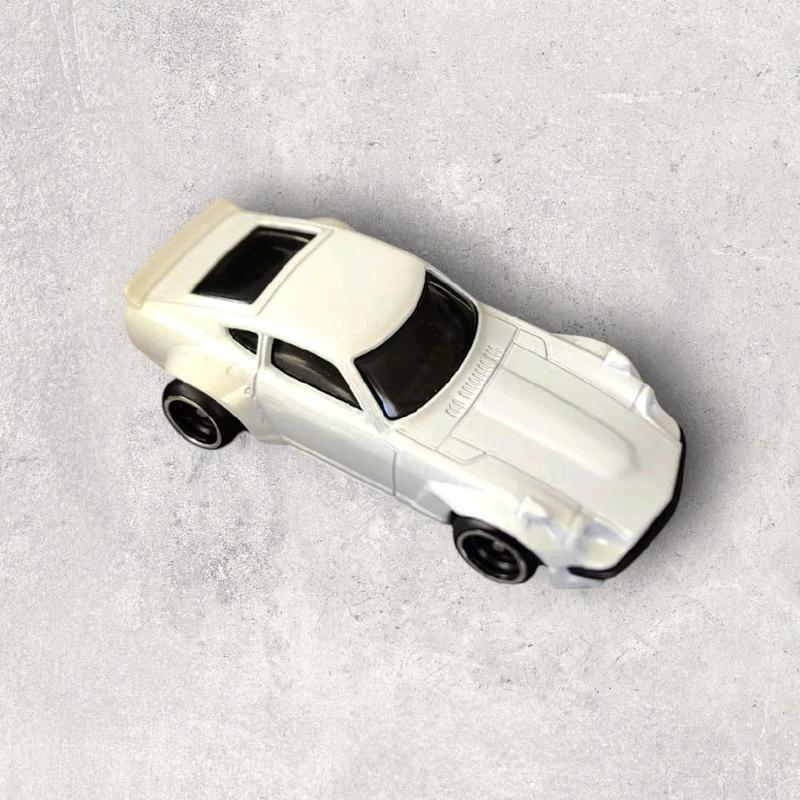 Hot Wheels 2025 Premium Car Culture Horizon Hauler 4 Car Pack with Custom Design and Accessories