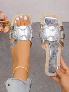 European and American Style Sandals, Metallic Finish Flip Flops, Silver Gold Colors, Fashionable Summer Footwear, PU Leather Upper