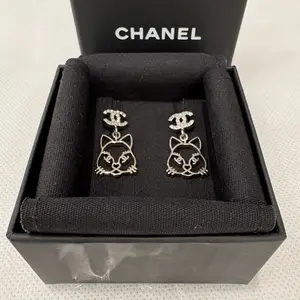 Pre-owned Chanel CC Stud Earrings Metal Strass (ae1102b2)