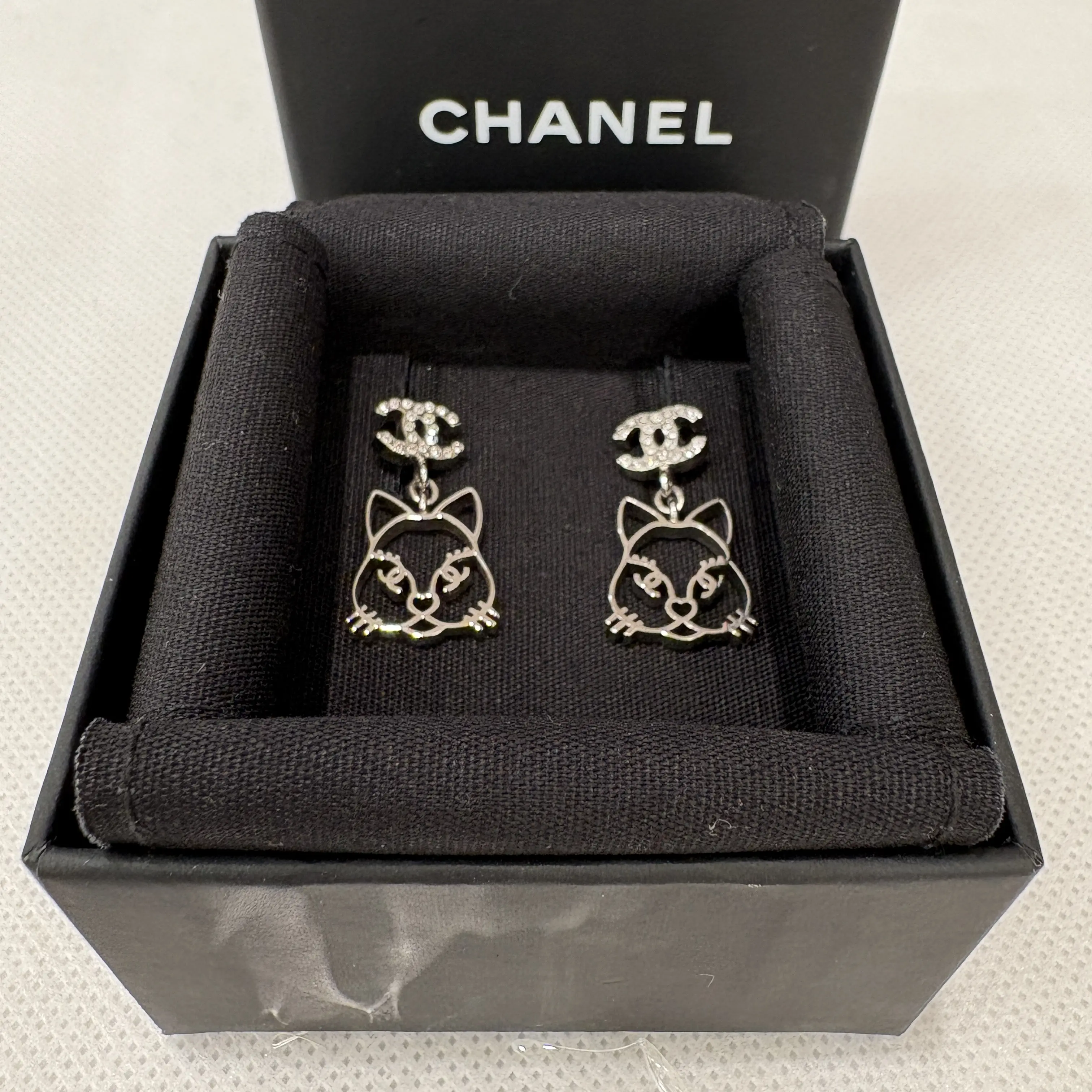 Pre-owned Chanel CC Stud Earrings Metal Strass (ae1102b2)