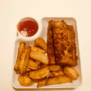 4-Piece Plastic Dumpling Plates with Sauce Compartment, Salad Serving Plates, Snack and Sushi Dishes for Appetizers, Tortilla Dip, Fruit, Parties and Picnics