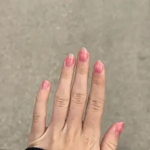 Manucurist Gimme Glow Manicure Kit - Includes Brightening Nail Polish, 1 Nail Care Treatment, 1 Complimentary Mini Nail File - Christmas Gifts for Women - Nail Care Gift Set