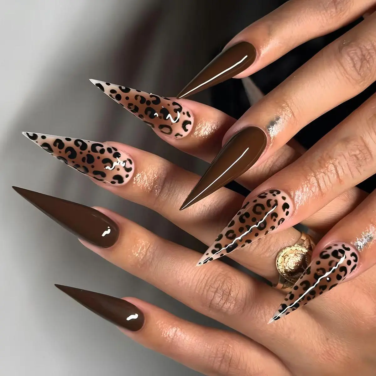 24Pcs Long Stiletto Simple Press on Fake Nails Full Cover Leopard Print Detachable False Nail Fashion Acrylic Finished Nails Set