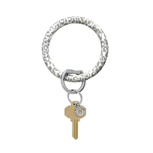 OVENTURE Silicone Big O® Key Ring - Snow Leopard, Keyring with Key Clip, Keyring Attachment Charm