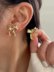Elegant Vintage Gold Bow Earrings, Simple Creative Metal Golden Ribbon Bow Earrings, Stylish Versatile Design for Women, Perfect for Parties and Daily Wear