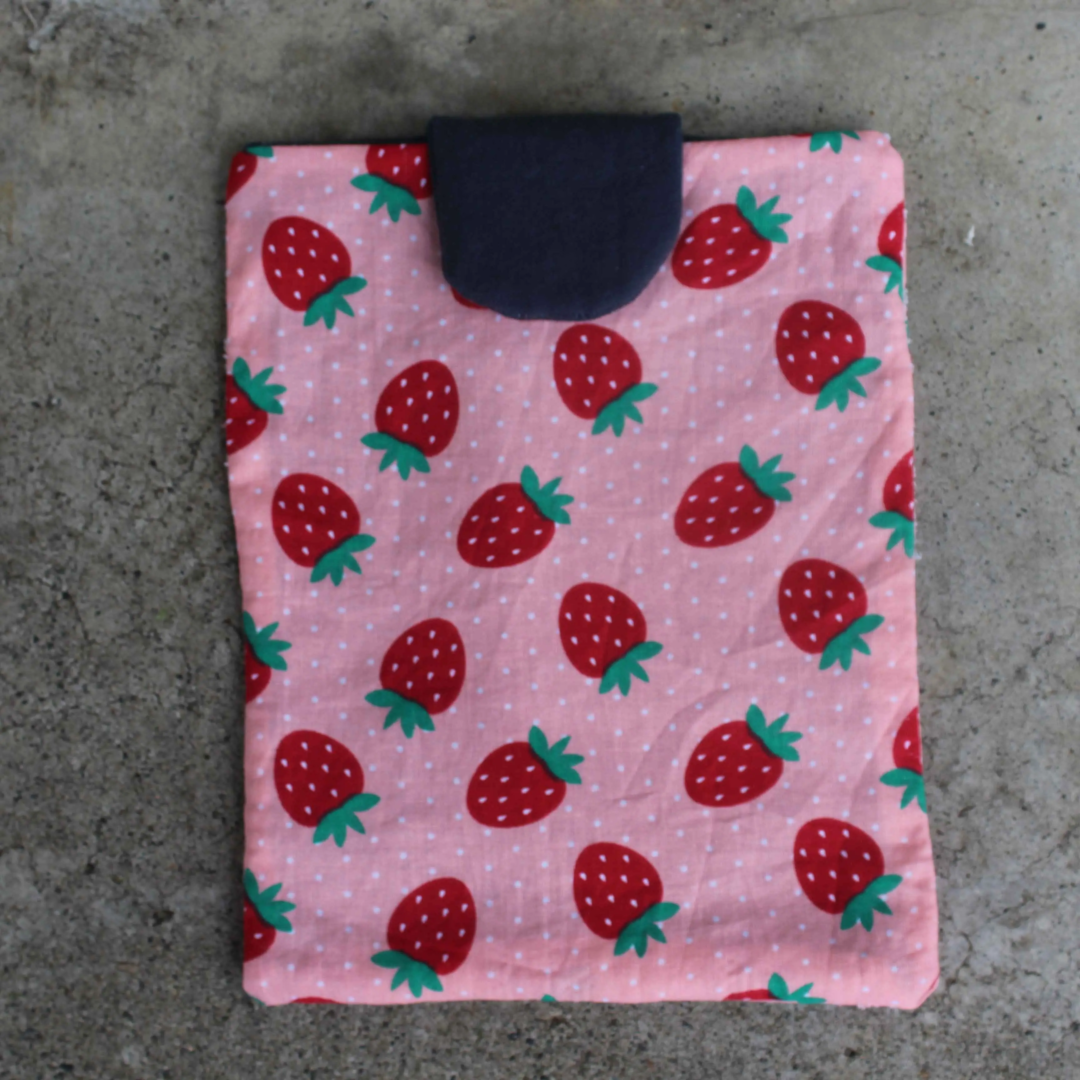Strawberry E-Reader Sleeve Cover, Kindle Case, Handmade Fabric, Paperwhite Scribe, Cottage Core, Tablet Oasis Genreation Book, Lined, Fruit