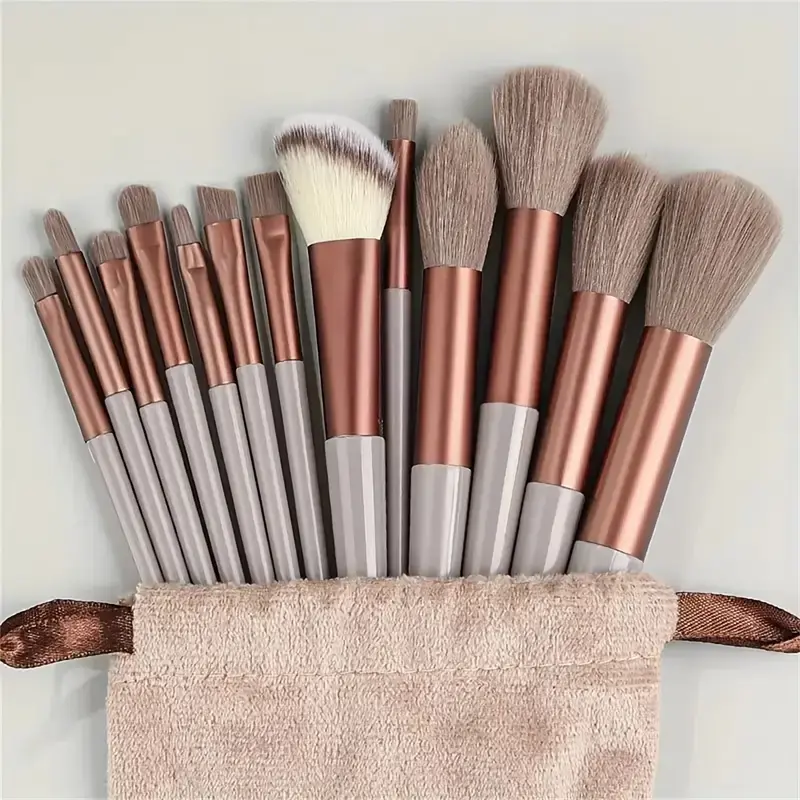 13-piece soft, fluffy brown and green makeup brush set with resin handles and a free storage bag. Suitable for foundation and eyeshadow, ideal for beginners, multi-functional makeup brushes.