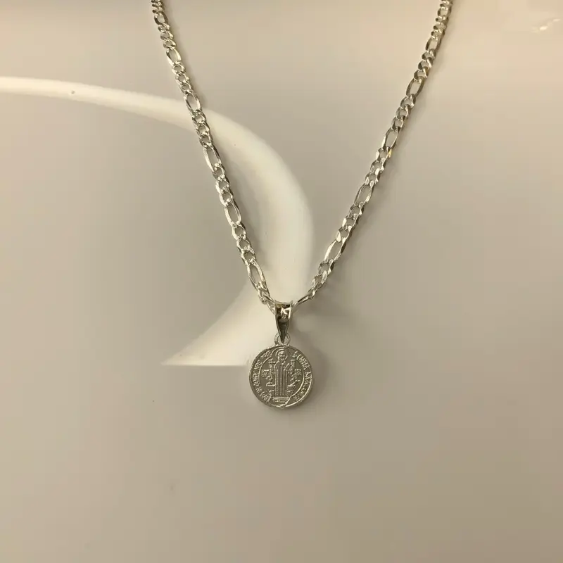 Dije de san Benito con cadena 16” 18” de largo de plata .925 es pequeña la medalla