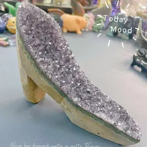 Amethyst high-heeled shoe