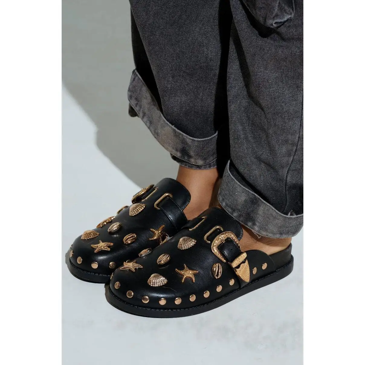 AZALEA WANG BRINY BLACK SEA SHELL EMBELLISHED CLOG