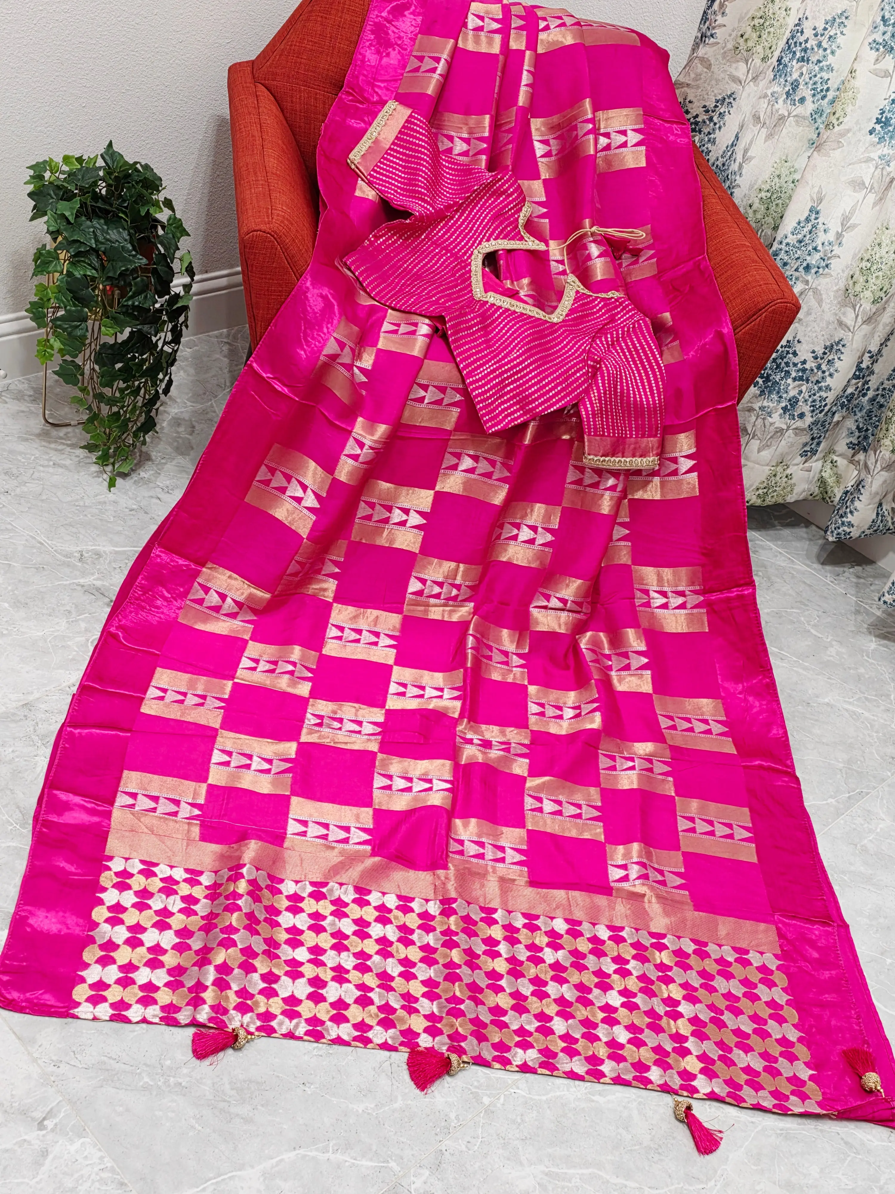 Russian Dola Crepe Silk Saree with Geometric Zari Woven Design & Ready Stitched Blouse | Pink