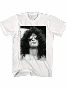 Slash Musician Smoking T-Shirt – Vintage Black & White Rock Graphic Tee – Classic Cotton Shirt for Men & Women – American Legends – Top for Women – Women’s Basic Tee – Favorite Rock Band Shirt