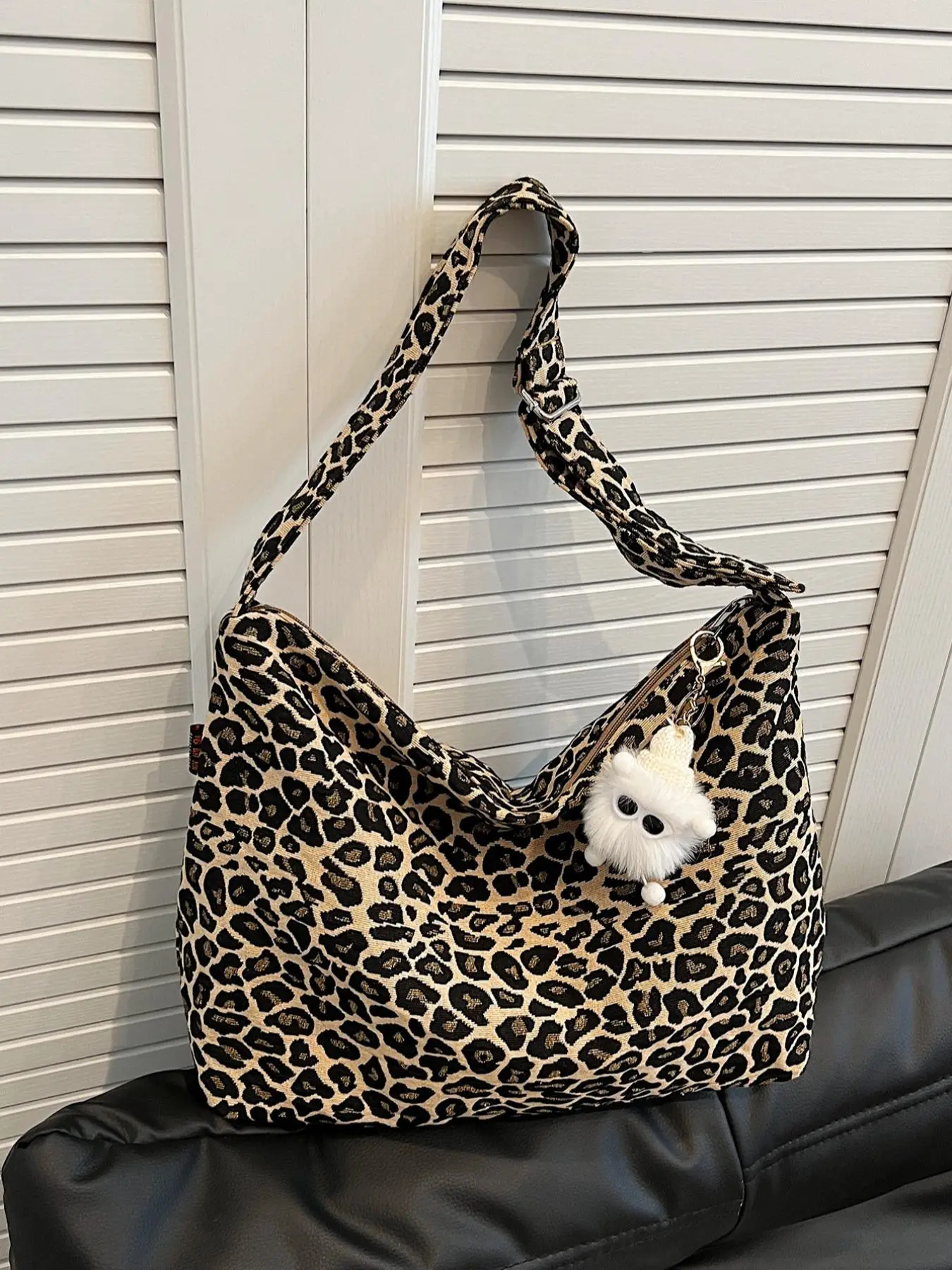 Leopard Pattern Shoulder Bag with Cute Charm, Large Capacity Zipper Shoulder Bag for Work & School, Trendy All-match Bag for Teen Girl Women College S