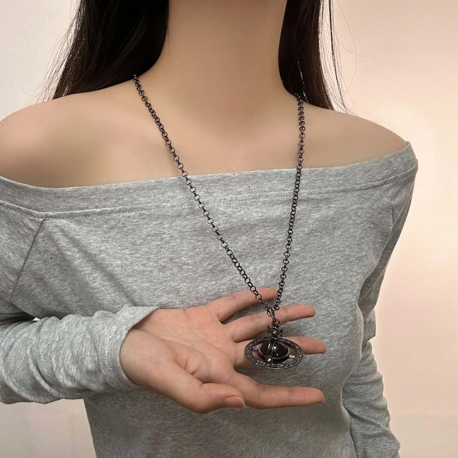 Women's Dark Saturn Long Necklace - Niche Punk-Hip-Hop, Goth Grunge Graphic, Grunge Style, Dark Gothic, Gunmetal High-End Versatile Costume Jewelry for Jewelry Lovers, Goth Grunge Graphic Necklaces