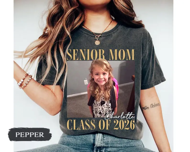 Comfort Colors Senior Mom 2026 T-Shirt, Custom Photo Class of 2026 Graduate Shirt, Proud Mom of 2026 Senior Tee, Personalized Graduation Gift, Senior Mom Family Shirt