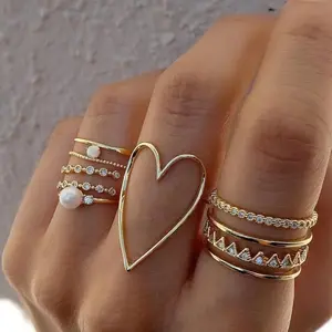 9PCS Sparkling Rhinestones Stacking Ring Set Elegant Golden Hollow Heart Ring Set Bohemian Ethnic Crafted Stackable Rings Vacation Travel Beach Jewelry Gift