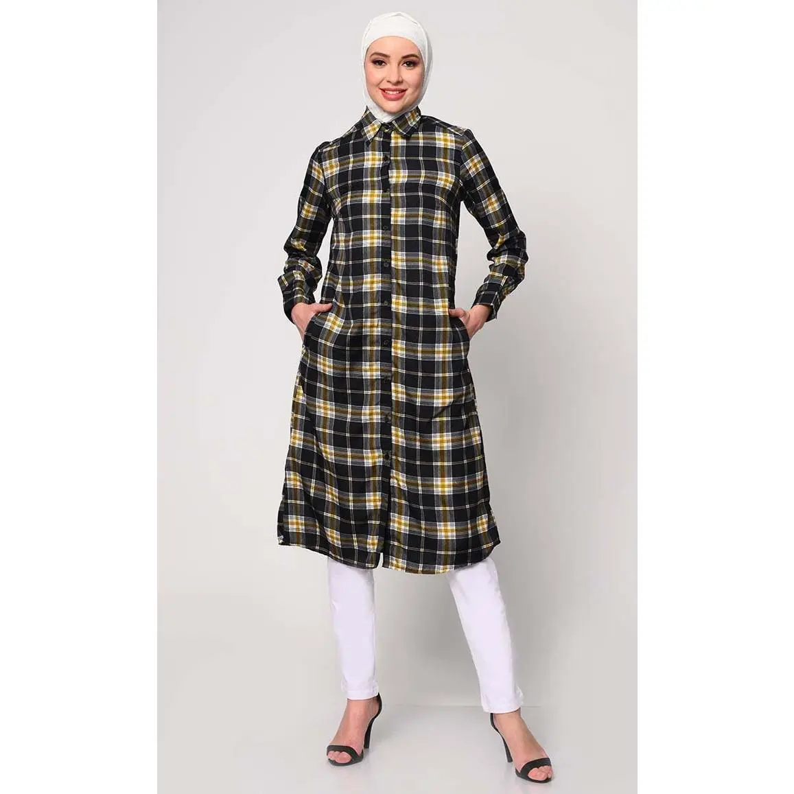 Wome's Plaid Shirt Tunic With Dual Pockets