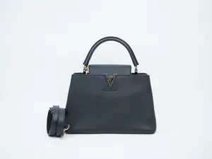 Pre-owned Louis Vuitton calfskin Shoulder Bags Taurillon Capucines MM Black