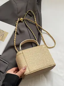 Elegant and luxurious texture, fashionable and exquisite style small square bag, chain shoulder strap and double zipper design, versatile handheld shoulder bag with retro atmosphere, suitable for dates and parties