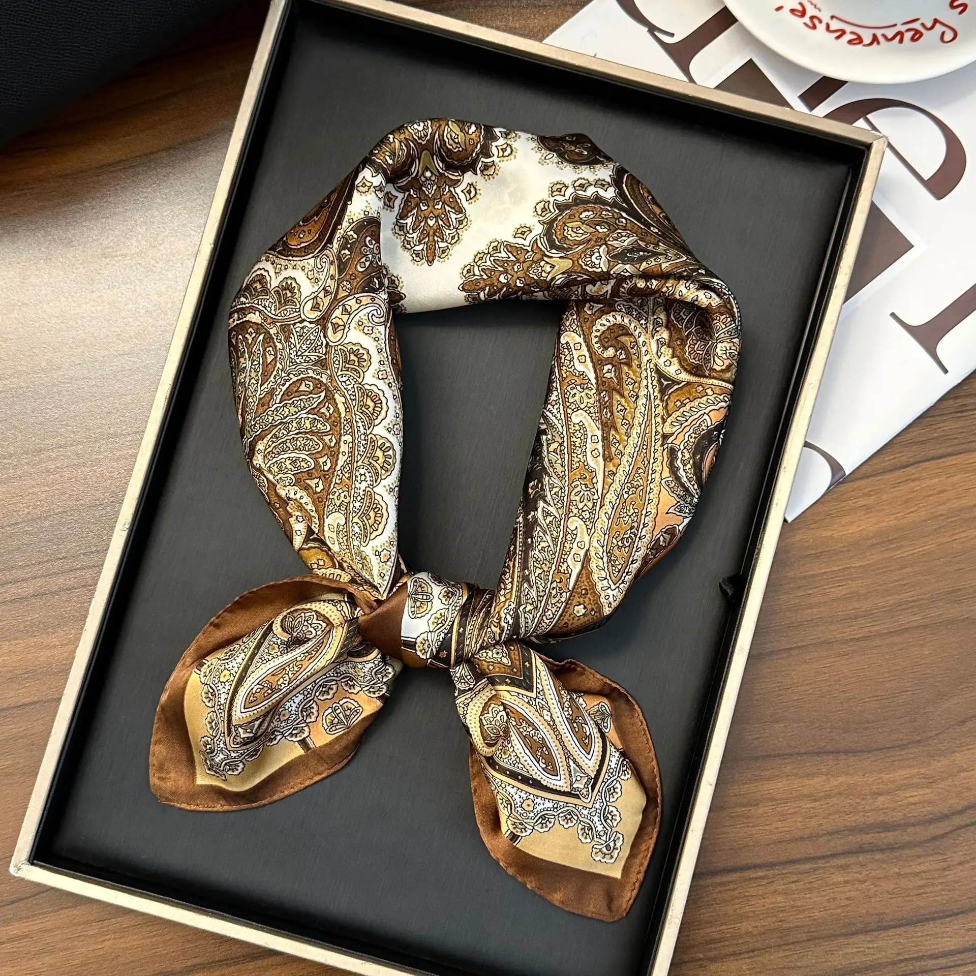 Retro Cashew Brown Edge