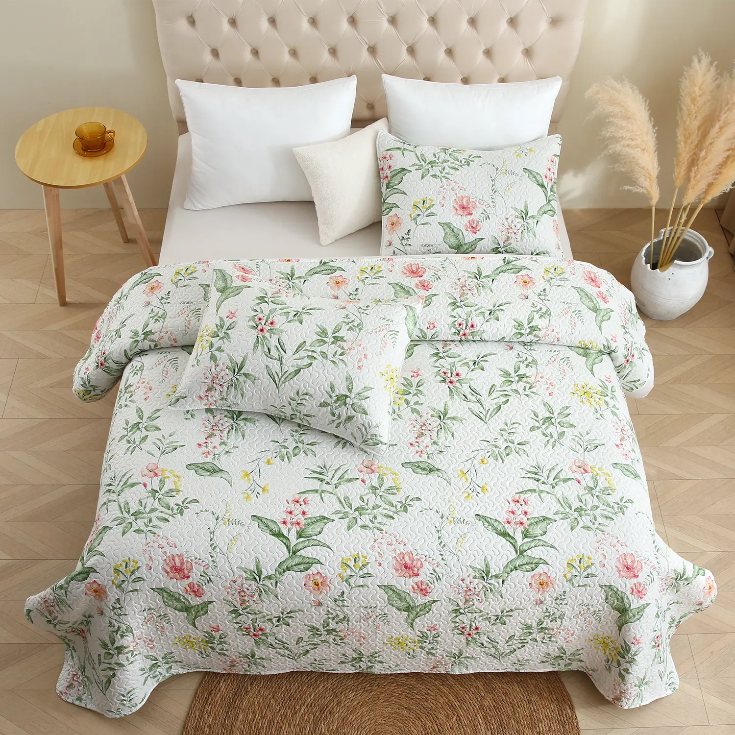 Luxury Quilt Set with Pillow Shams - Soft and Lightweight Reversible Bedding Coverlet Set for Queen Size Bed