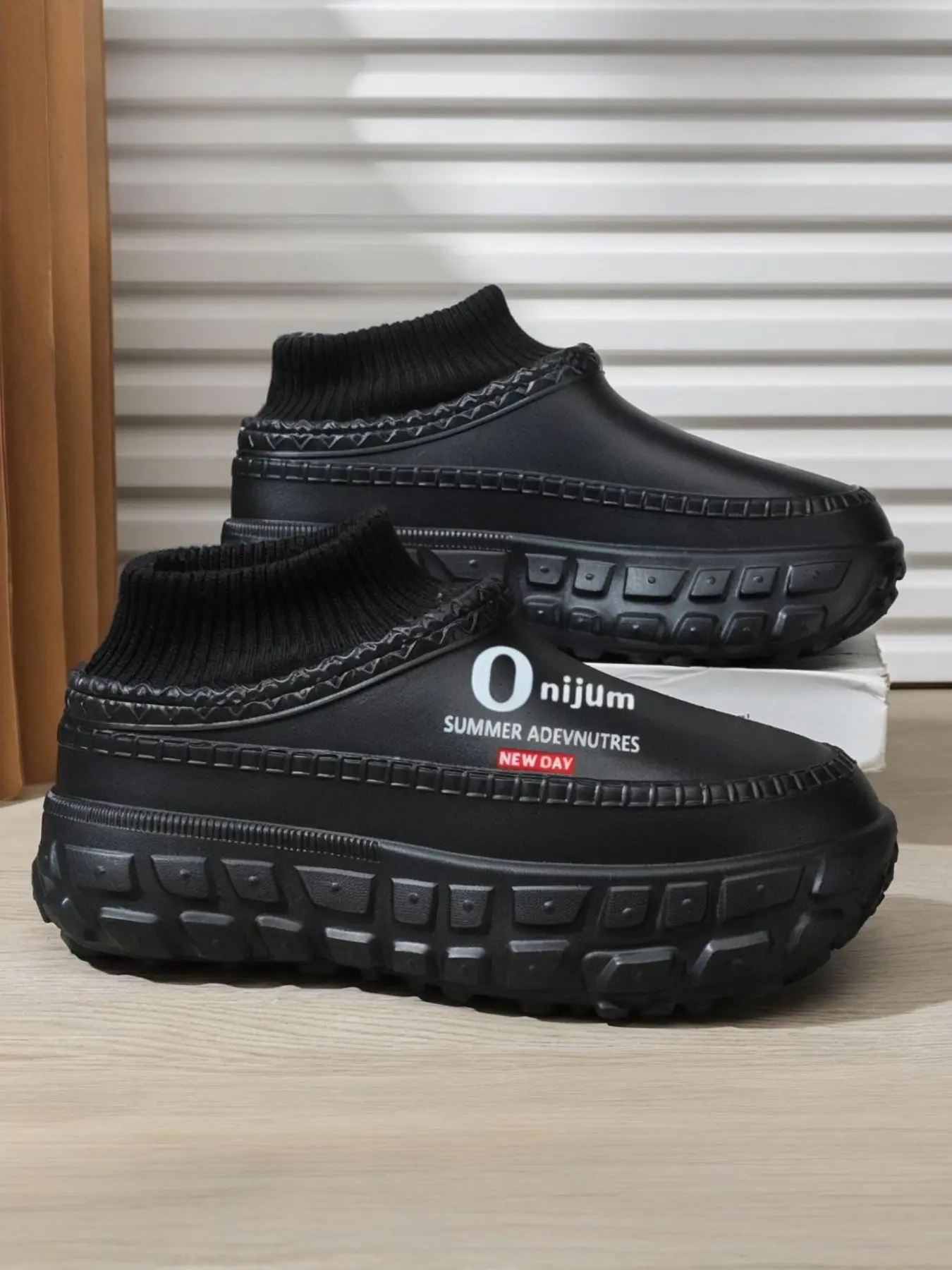 Men's winter thermal insulated cotton shoes, suitable for indoor and outdoor use, featuring soft rebound cotton uppers, waterproof and non-slip tire soles, Non slip bottom, Casual Soft Slippers, Anti Slip Slippers