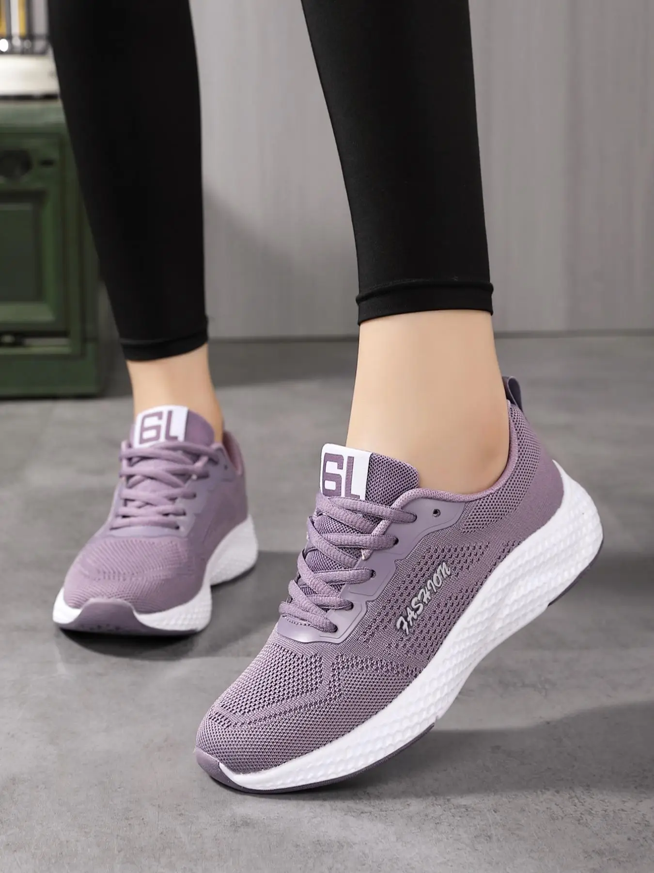 Women's Fashionable Lace Up Low Top Sneakers, Casual Comfortable Breathable Sports Running Shoes, Designer Sneakers for Summer 2024