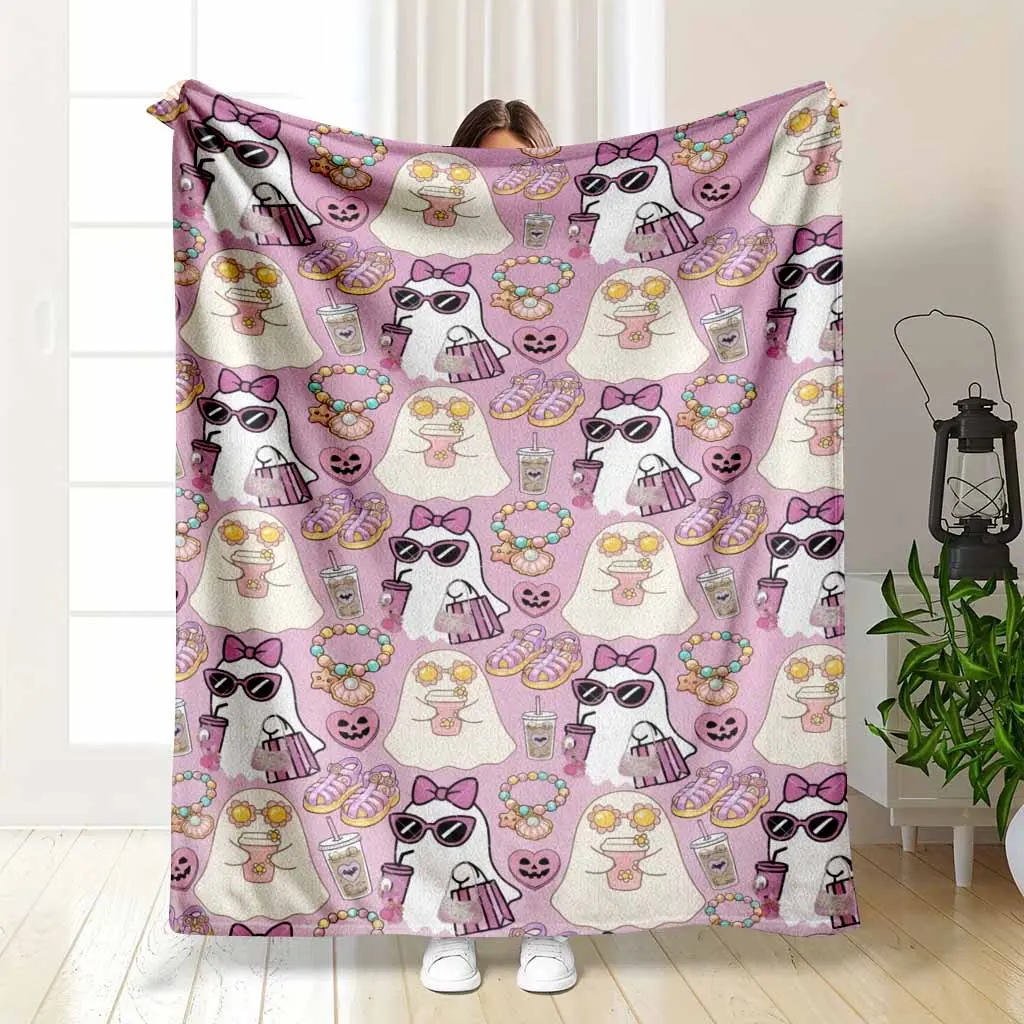 Cute Ghost Flannel Blanket Pink Fashion Ghost Print Cozy Soft Lightweight Plush Throw Blanket for Bedroom Sofa Dorm Halloween Party Sleepover Travel Gift Lounge Decor