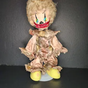 Creepy horror doll Jolly Mr. Jangles