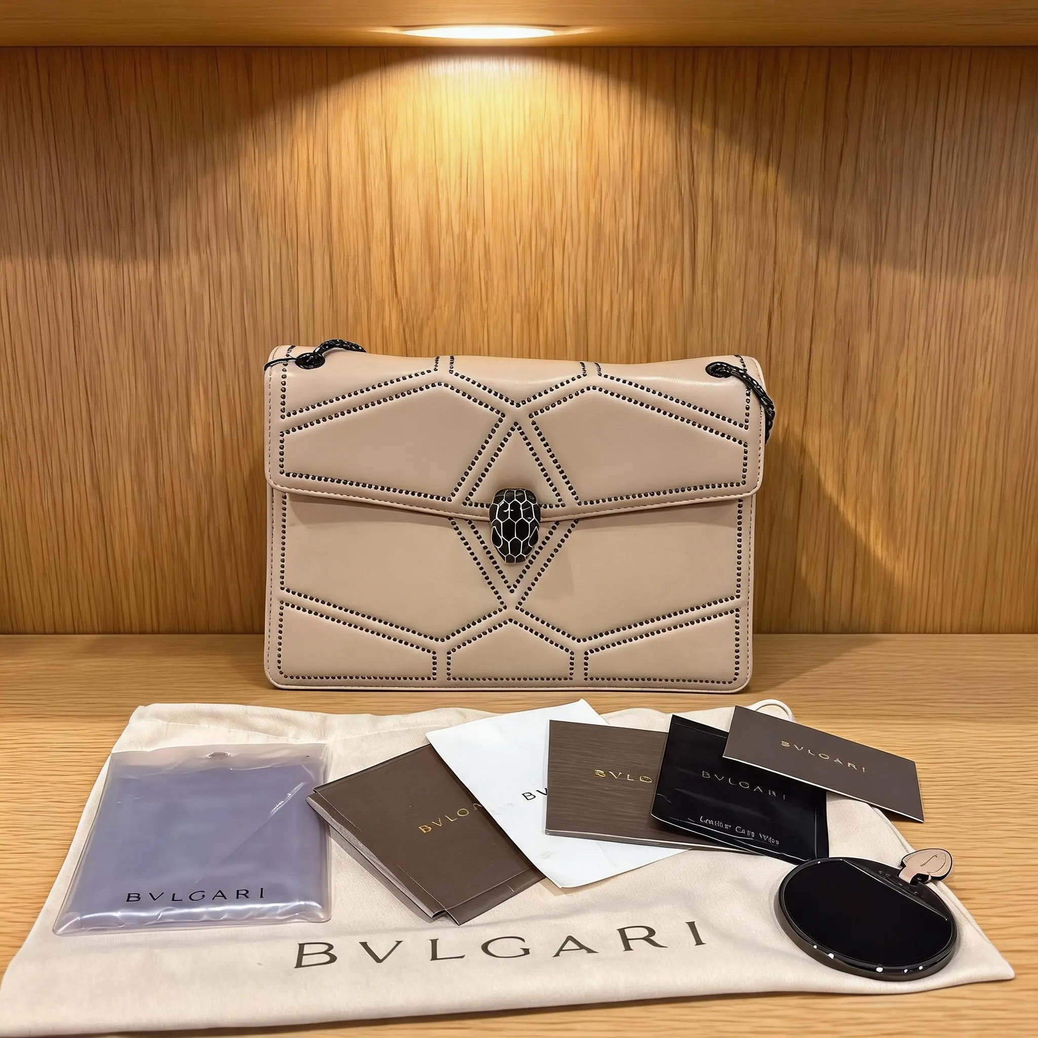 Pre-owned Bvlgari Leather Shoulder Bag C0808271911