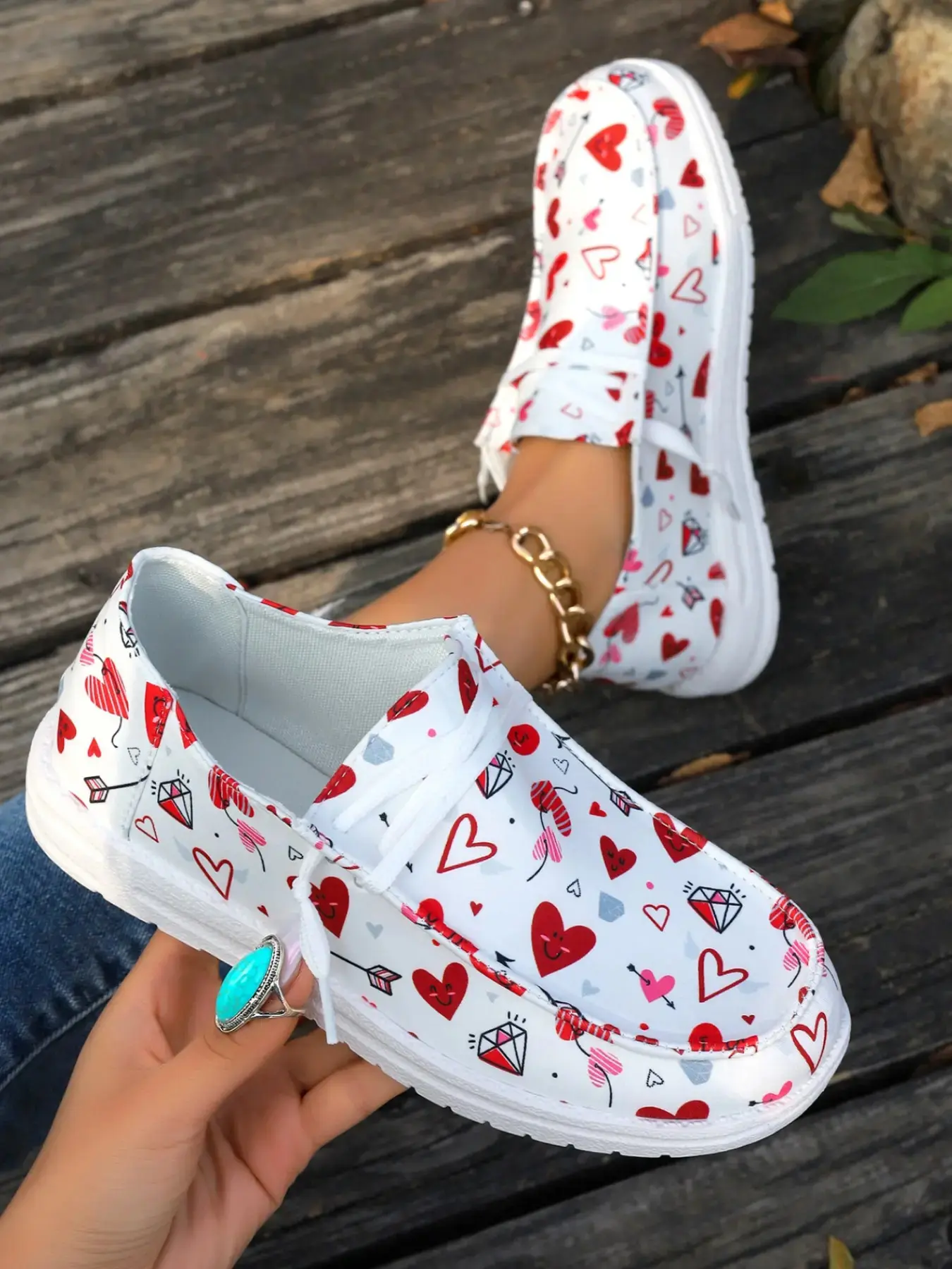 Women's Slip On Footwear, Cute Hearts Print Low Top Sneakers with Breathable Fabric, Casual Shoes with Enhanced Grip for All Seasons, Holiday