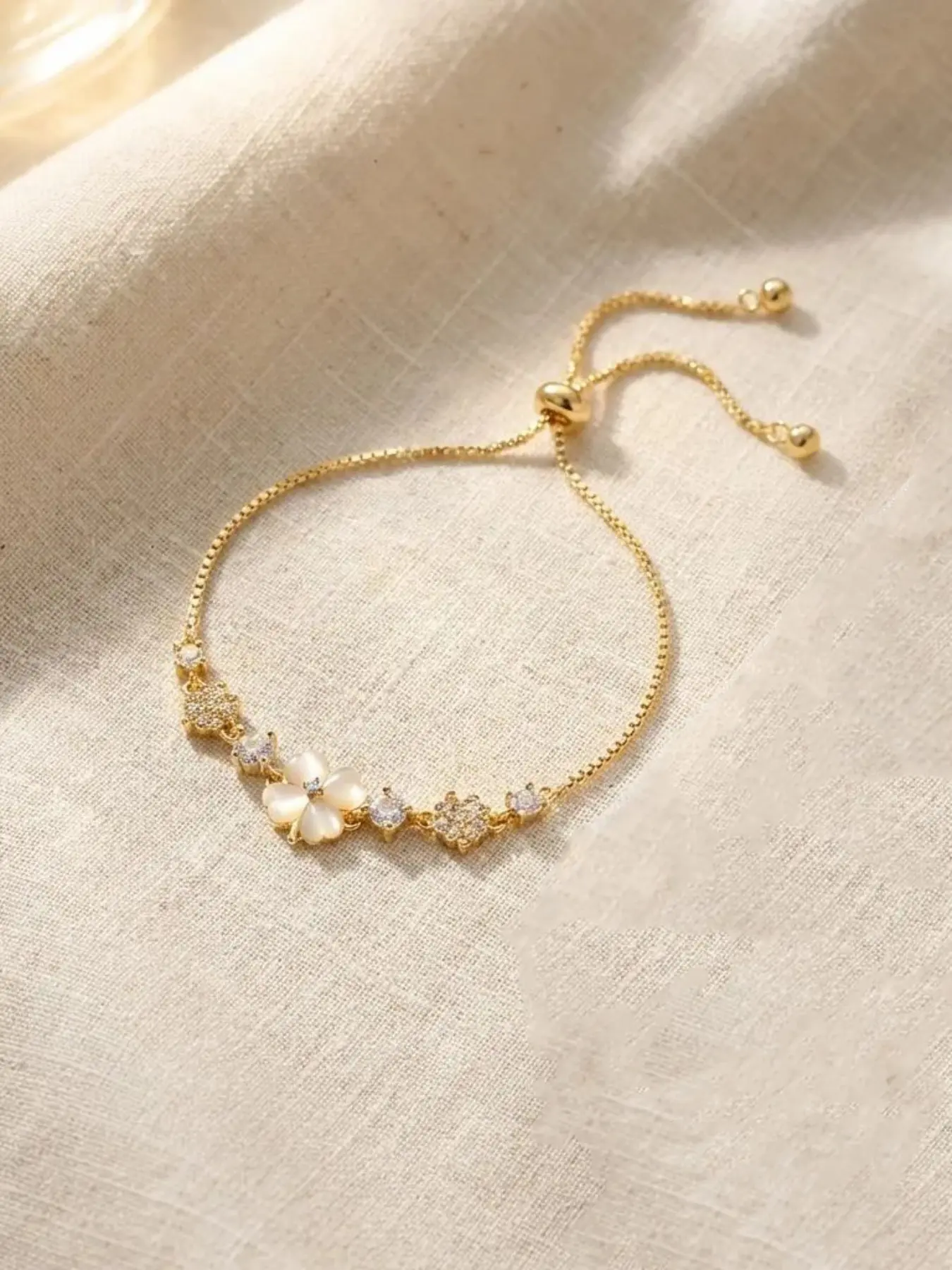 Four-Leaf Clover Bracelet for Women, Elegant Jewelry Bracelet, Unique Design, High-Quality, Versatile, Japanese Korean Style, Cat Eye Stone, Push-Pull Bracelet