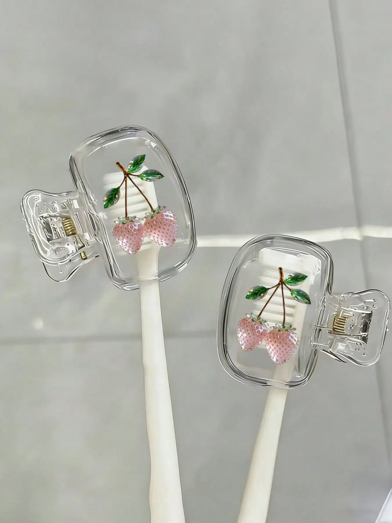 Strawberry-Shaped Toothbrush Holder, Cute Design Travel & Home Storage with Transparent Lid, Compact Portable, Dual Drainage, Suitable for Bathroom
