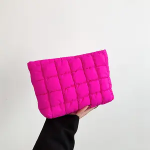 Solid Color Quilted Makeup Bag, 1 Count Casual Fashion Cosmetics Pouch, Versatile Bag for Daily Use & Travel, Zipper Closure, Handheld Cosmetic Pouch