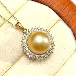 Sunflower synthetic pearl pendant necklace