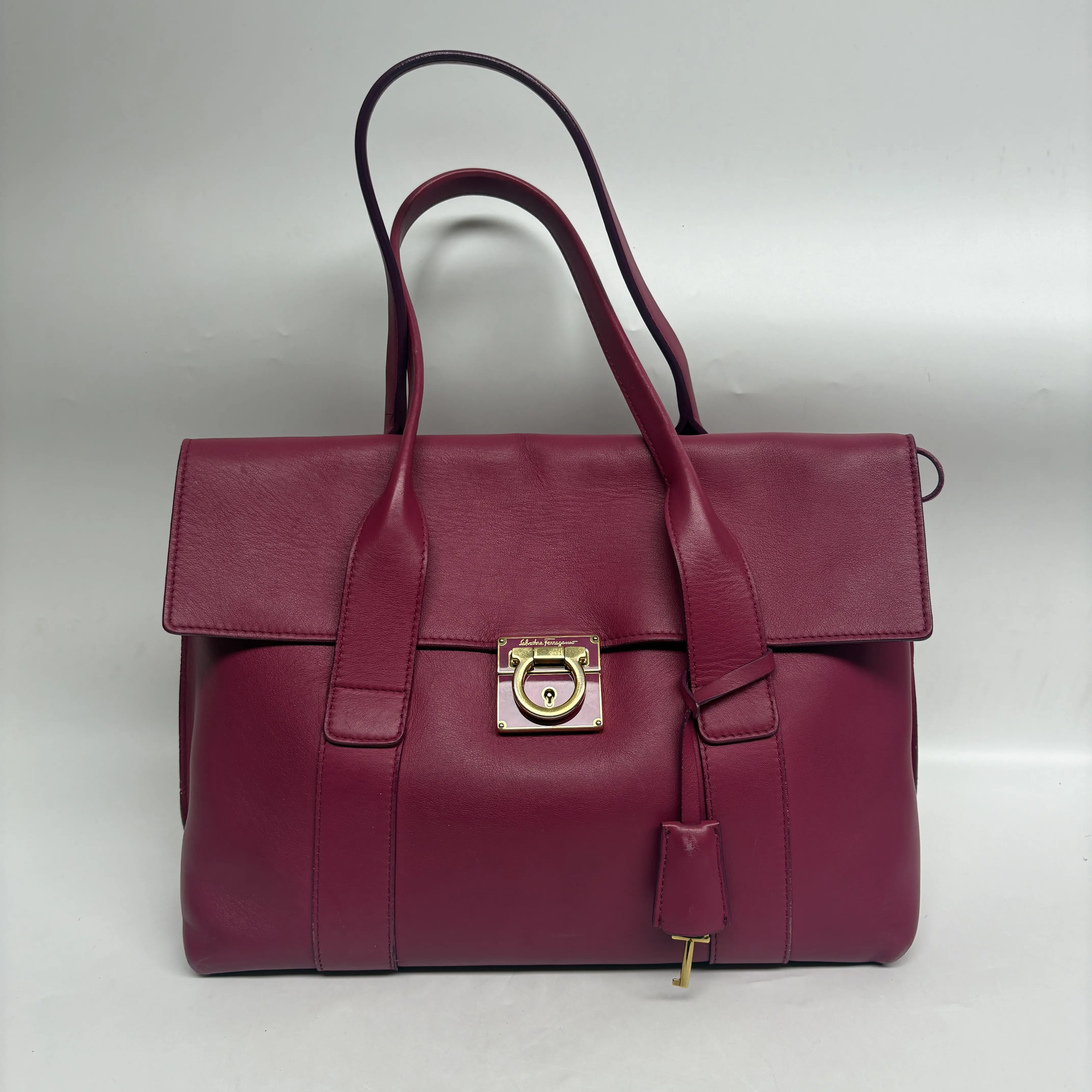 Pre-owned Calfskin Luggage Ferragamo Hot Pink Handbag