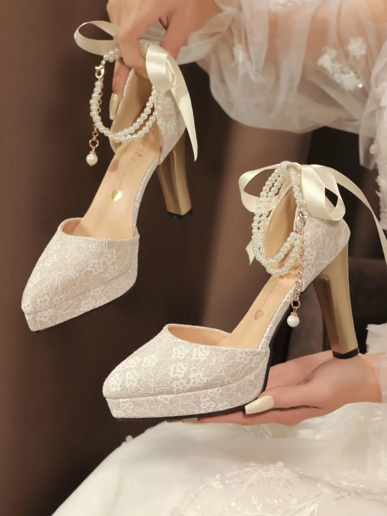 Women's Fashion Chunky Heel High Heels, Velvet Elegant Style, Hollow Out Strap Design, Perfect for Party, Wedding, Friday, Daily Wear, Bridal Wedding Footwear, Shoe, Footwear, Block Heels