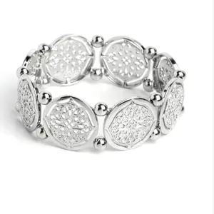 Beautiful silver stretch bracelet. Also in the gold.
