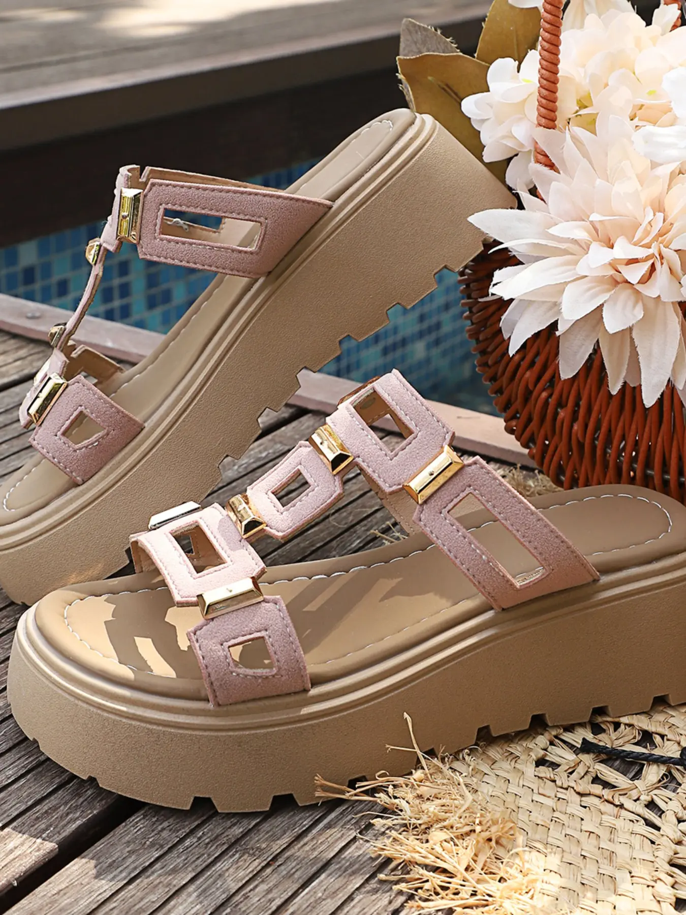 Metallic Square Buckle Thick Sole Sandals for Women, Chunky Heel Outdoor Wear, Versatile Fashion Footwear, Comfortable and Stylish Design