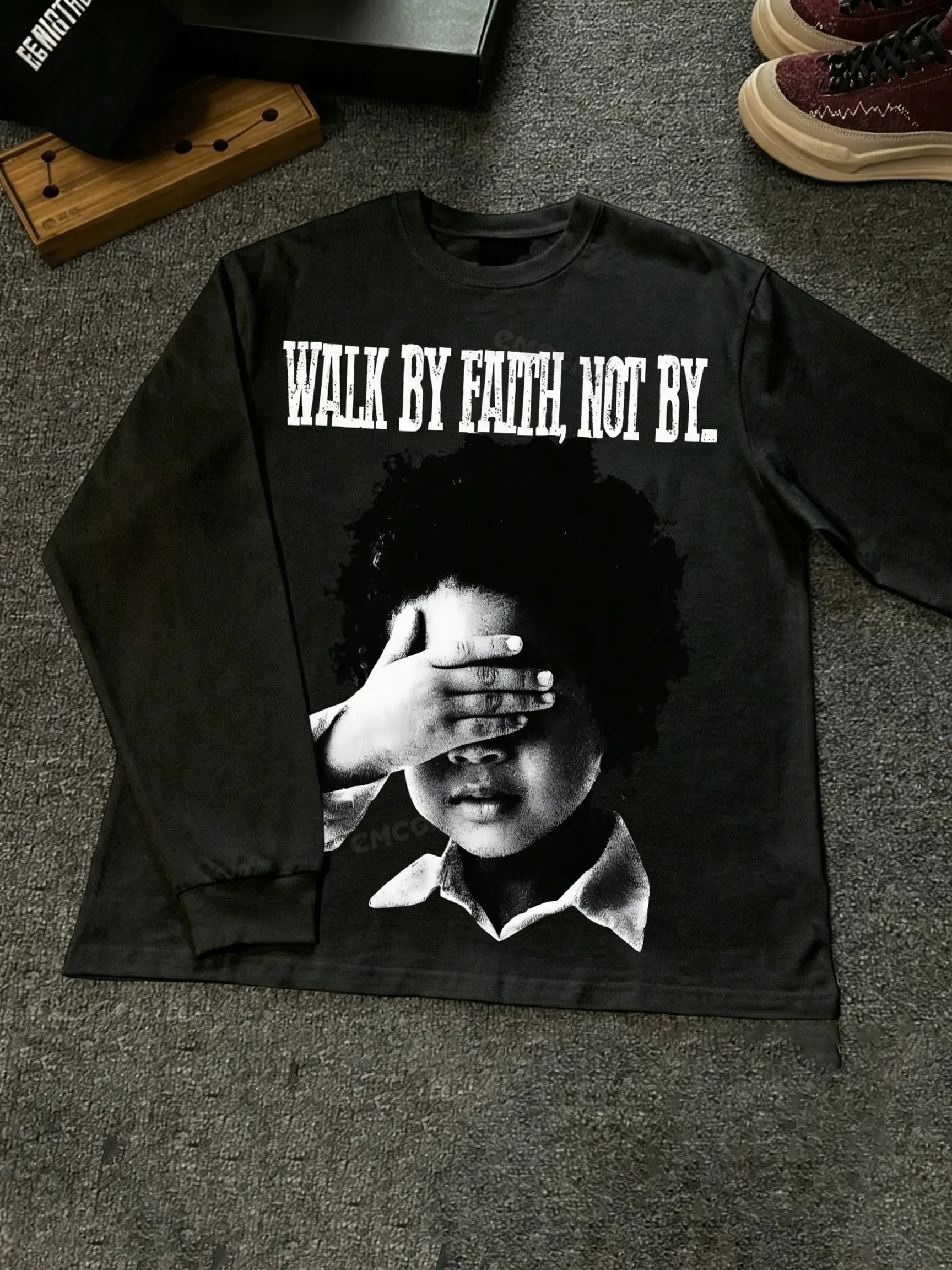 Men's Oversized Thin Long Sleeve Graphic T-Shirt, Vintage Cotton 250g Streetwear Tee, Walk By Faith Not By Sight Print, Relaxed Loose Fit Casual Crewneck Shirt for Men, Hip Hop Urban Fashion Top, Breathable Lightweight Everyday Wear for Spring Fall Winter
