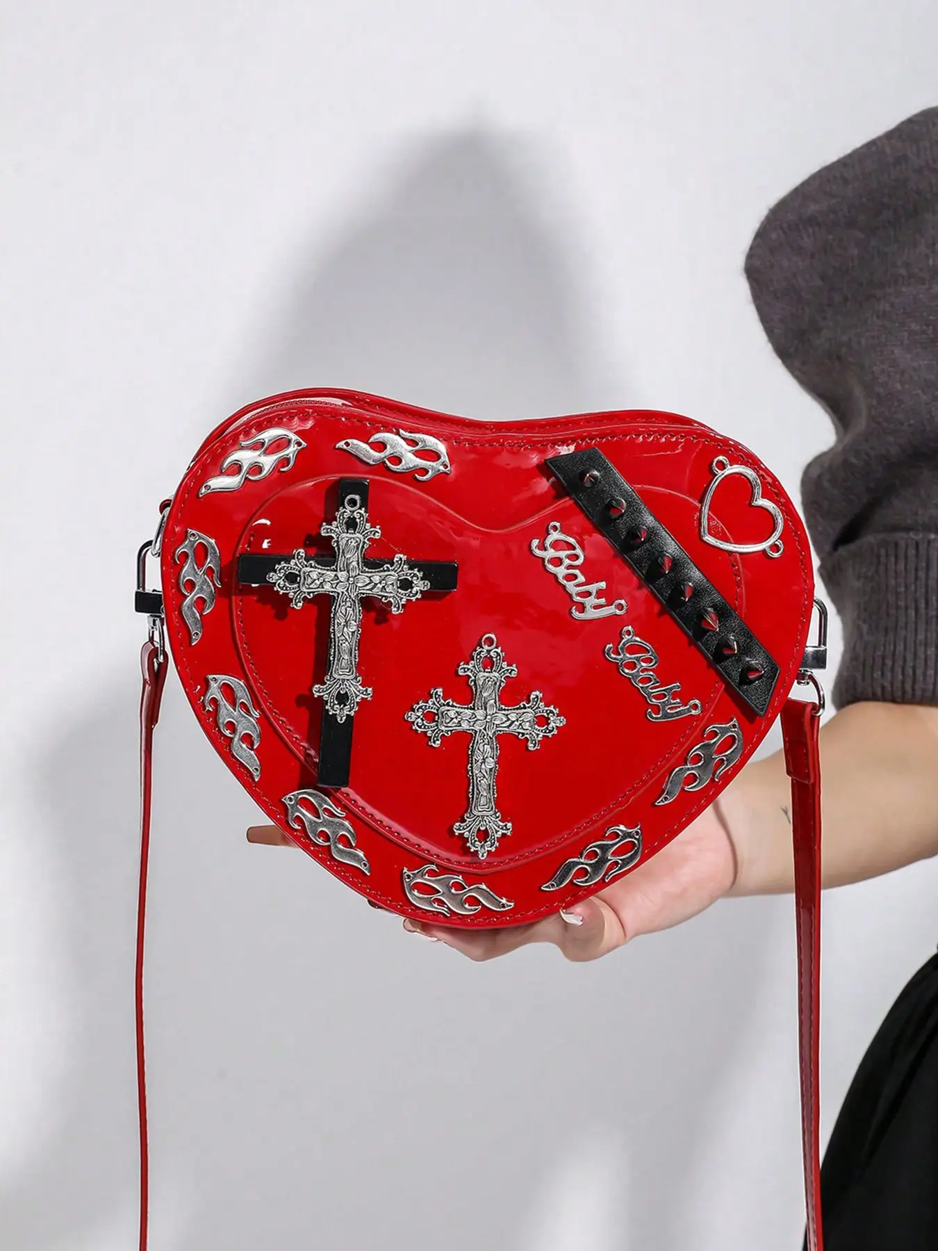 Gothic style red heart-shaped crossbody bag, cross metal decoration, flame carving shoulder bag, Halloween dark series bag, Fashionable Crossbody Bag, niche design suitable for daily commuting