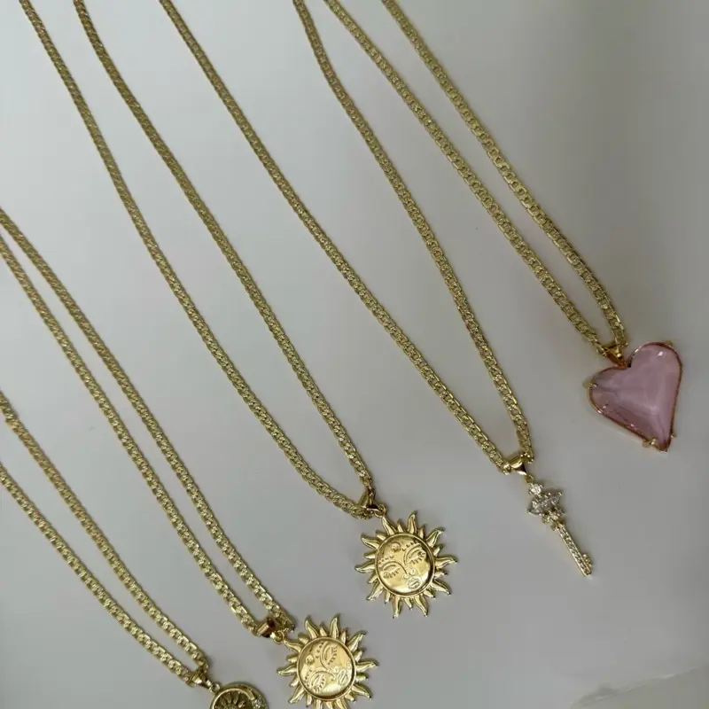 Cadena de mujer con dige variado enchape 14 k