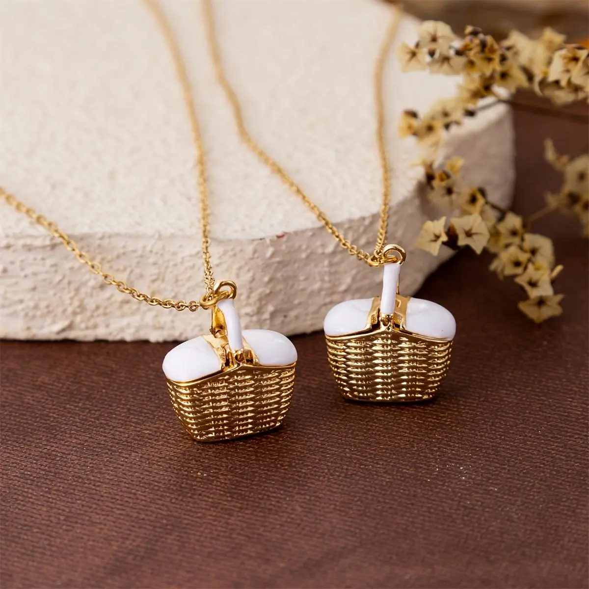 1pc Openable Pendant Necklace, Cute Woven  Basket Open-Close Pendant Fashion Sweater Chain, Lawn Picnic Open-Close Hollow Pendant, Suitable for Daily Wear