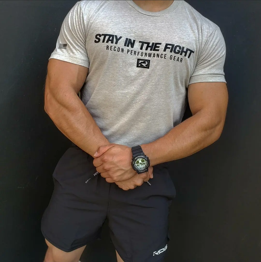 RECON PERFORMANCE "STAY IN THE FIGHT" MEN'S TEE