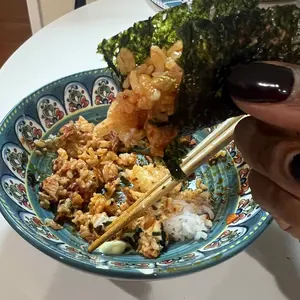 Spicy Tuna Rice Bowl Bundle - Korean Easy Meal - Quick & Easy Prep - Dongwon Canned Light Tuna with Hot Pepper Sauce, Kewpie Mayo, Seaweed