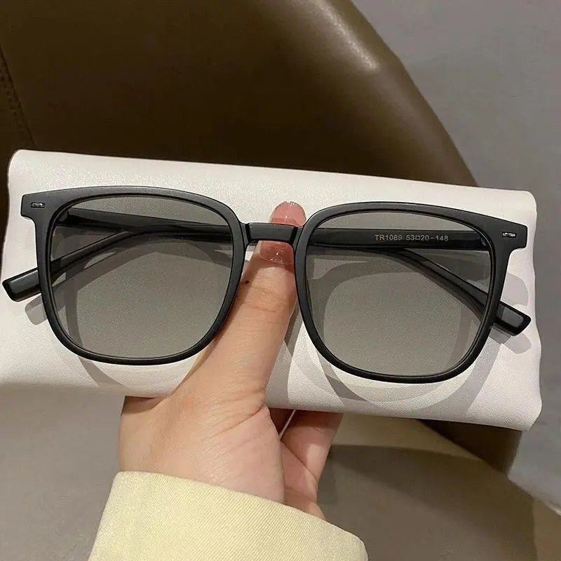 2024 Fashion Color-changing Myopia Glasses Square Frame Photochromic Nearsighted Professional Women Men Eyeglasses Diopter