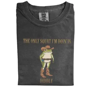 Comfort Colors Funny Cowboy Frog Shirt, The Only Squat I'm Doin’ is Diddly T-shirt, Western Humor Tee, Cute Animal Graphic Shirt, Country Rodeo Gift, Lazy Workout Meme Shirt, Gift for Men, Gift for Women, Crew Neck T-shirt, Trending T-shirt