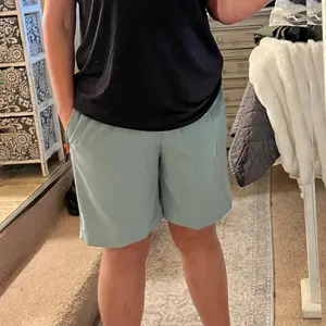 Men’s solid-color shorts with zippered pockets — summer casual, comfortable, breathable shorts made from a 97% polyester + 3% spandex blend; men’s bottoms for everyday wear, tropical beige color, multiple specifications available.