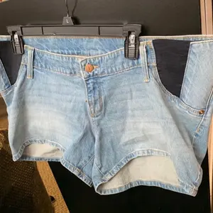 new maternity short size 12/31 target brand Maternity